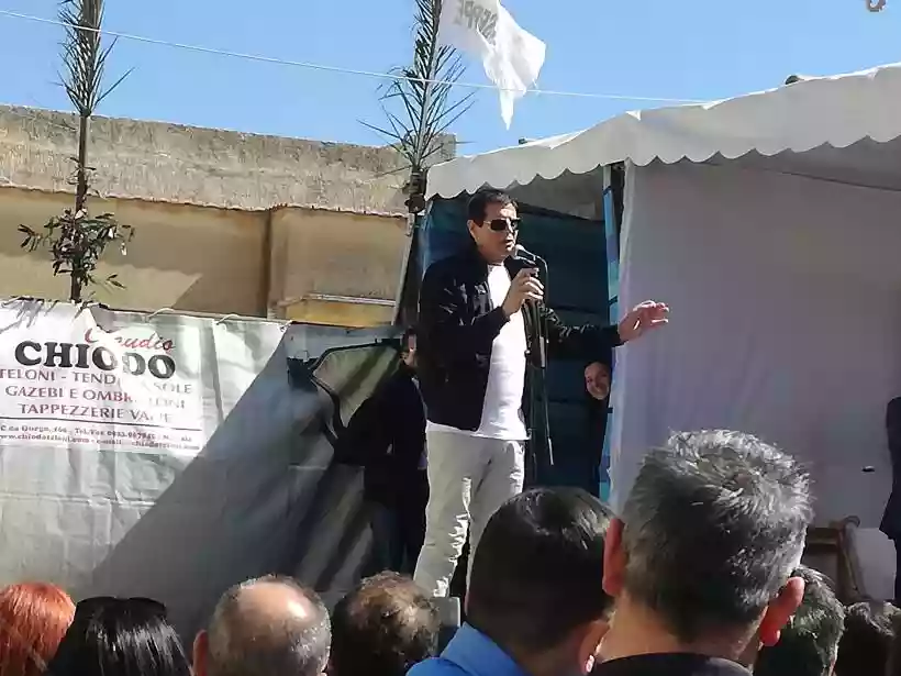 Ingrandisci questa immagine